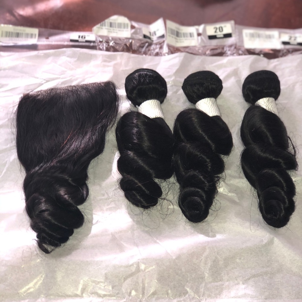 Loose wave 3 Bundles + 1 closure